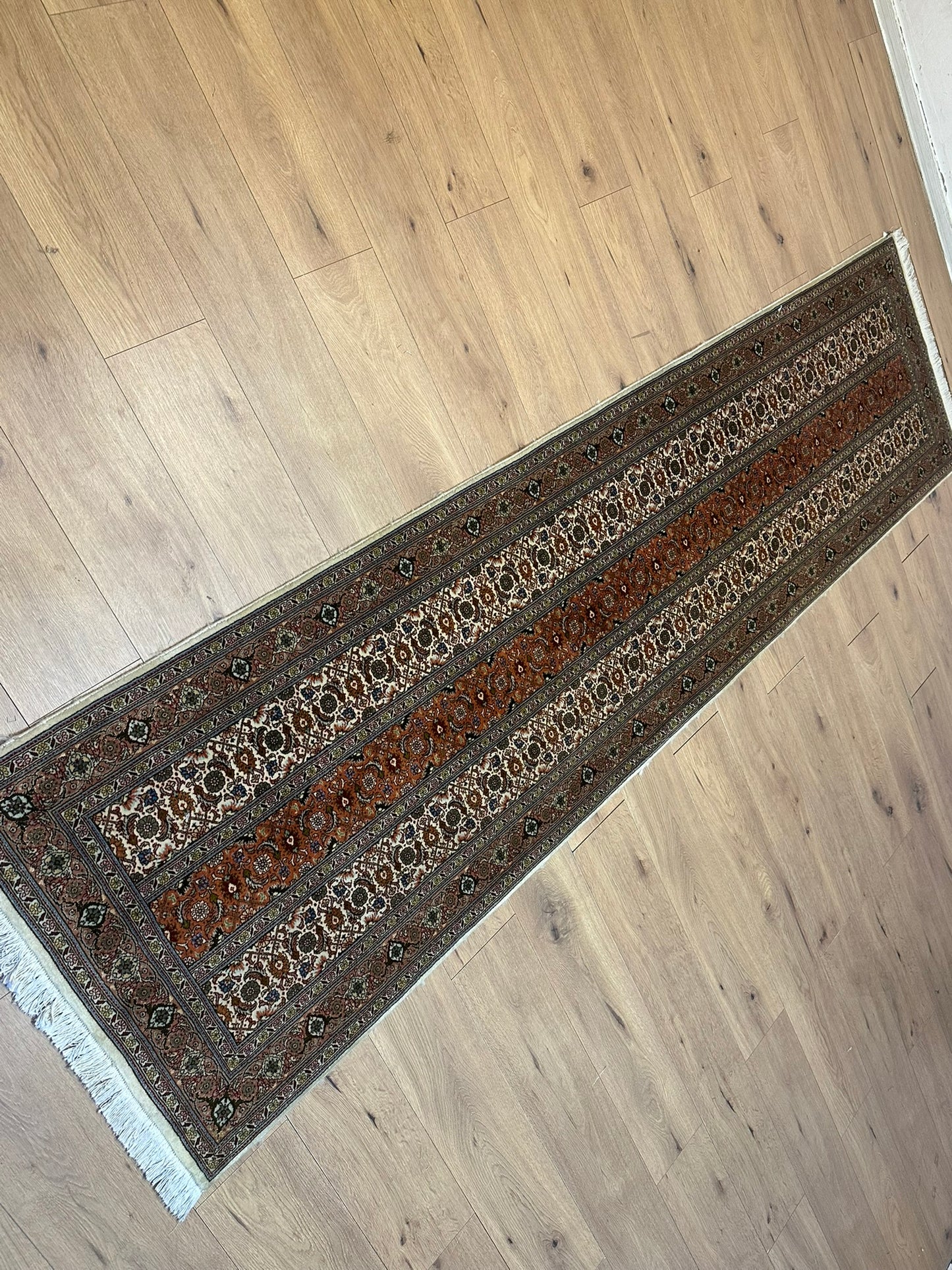Orientteppich handgeknüpft Läufer Täbriz Mahi mit Seide 300x80 cm