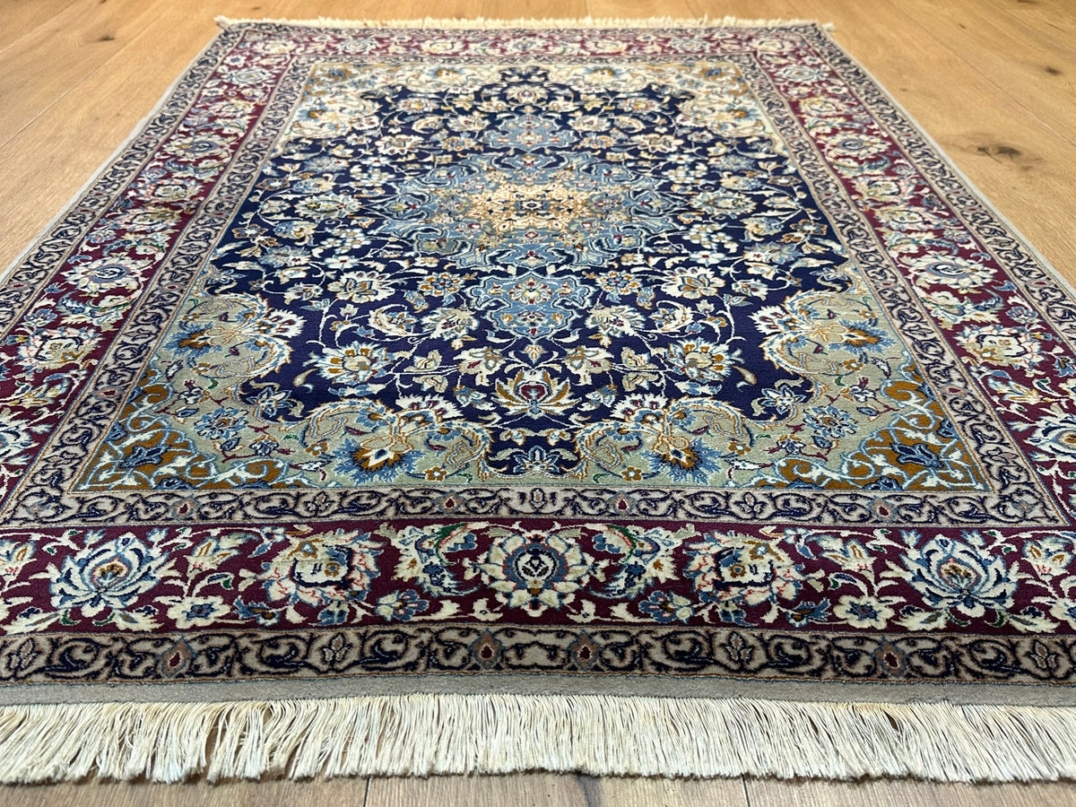 Orientteppich handgeknüpft Nain mit Seide 145x103 cm