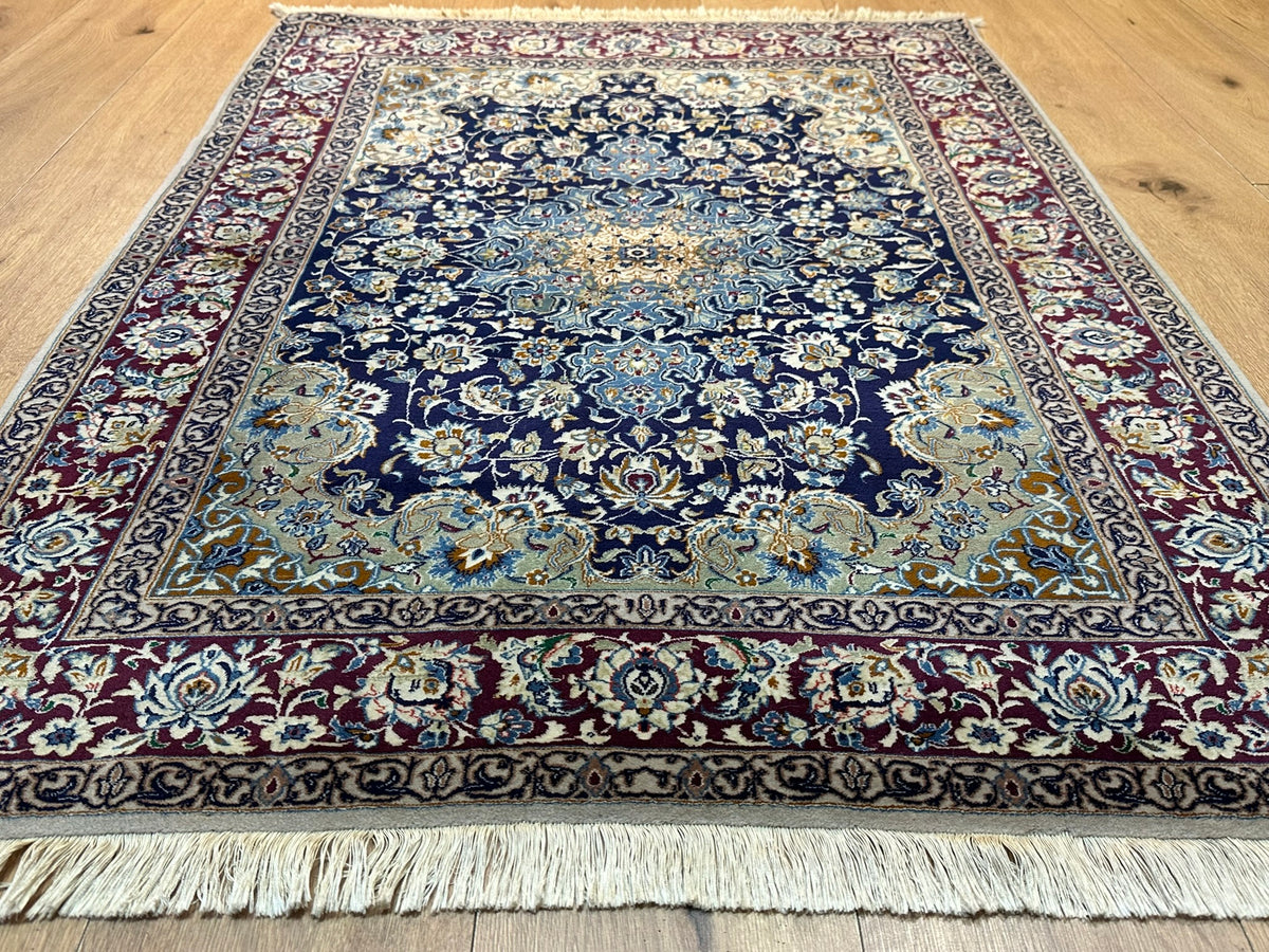 Orientteppich handgeknüpft Nain mit Seide 145x103 cm