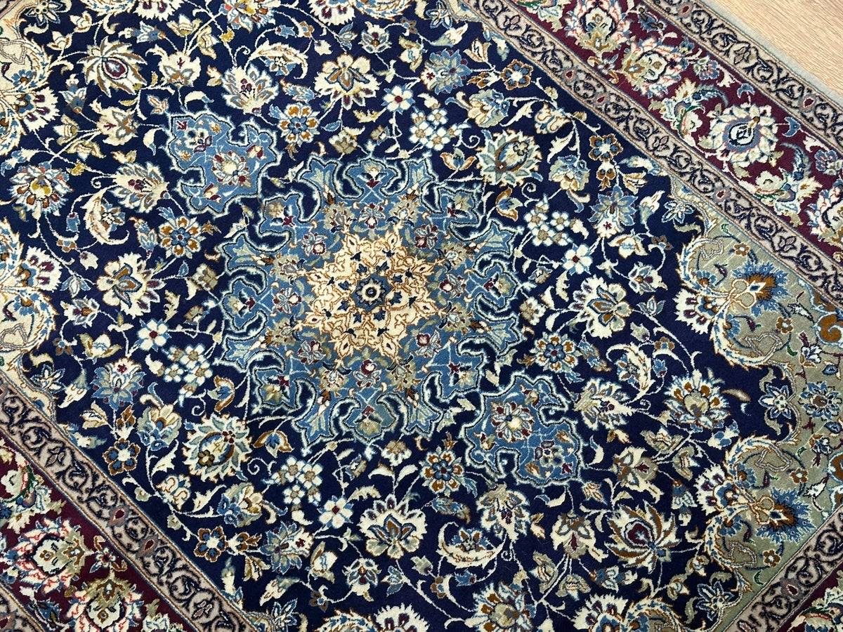 Orientteppich handgeknüpft Nain mit Seide 145x103 cm