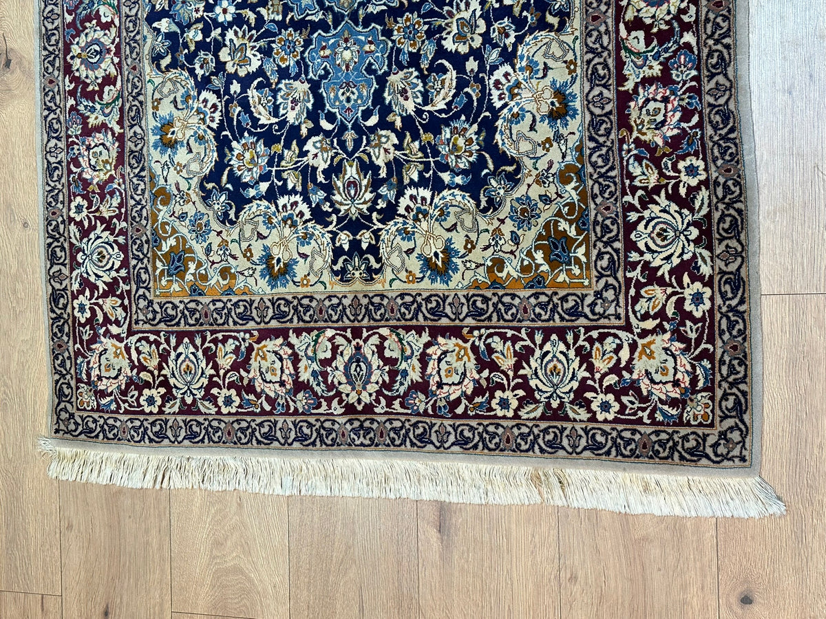 Orientteppich handgeknüpft Nain mit Seide 145x103 cm