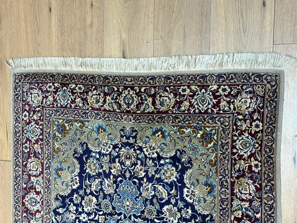 Orientteppich handgeknüpft Nain mit Seide 145x103 cm