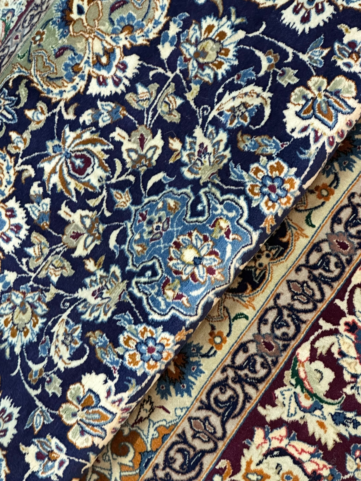 Orientteppich handgeknüpft Nain mit Seide 145x103 cm