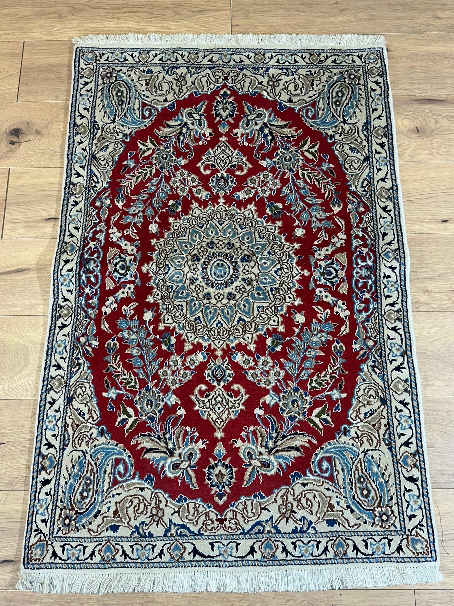 Orientteppich handgeknüpft Nain 127x84 cm Korkwolle Seide