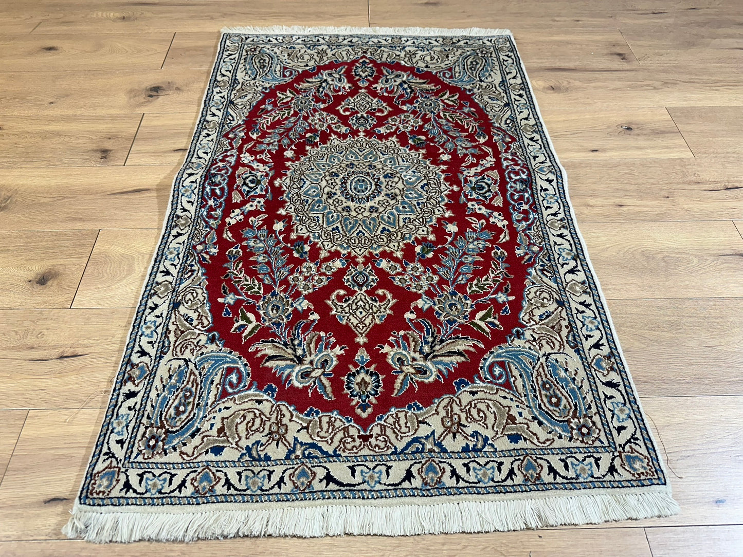 Orientteppich handgeknüpft Nain 127x84 cm Korkwolle Seide