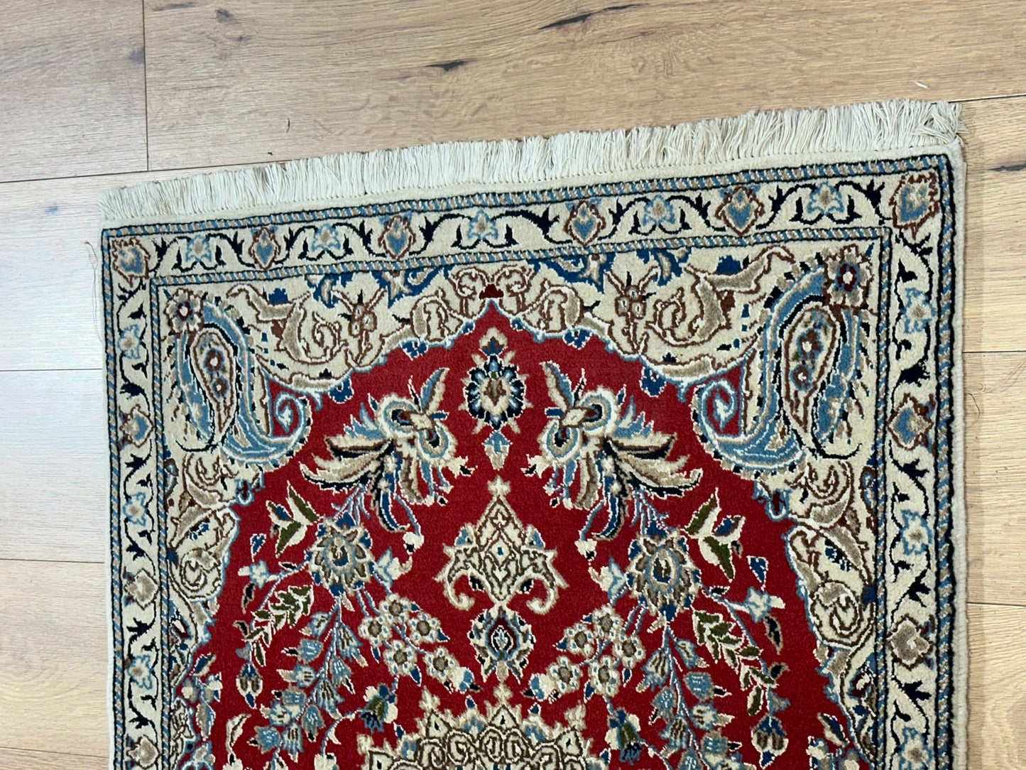 Orientteppich handgeknüpft Nain 127x84 cm Korkwolle Seide