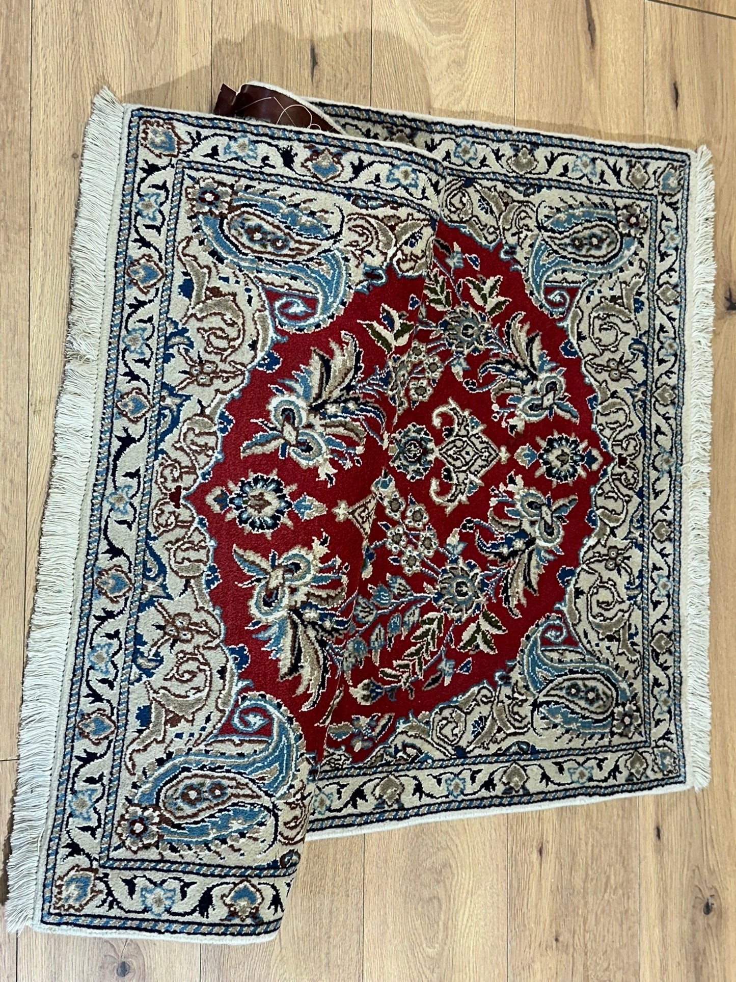 Orientteppich handgeknüpft Nain 127x84 cm Korkwolle Seide