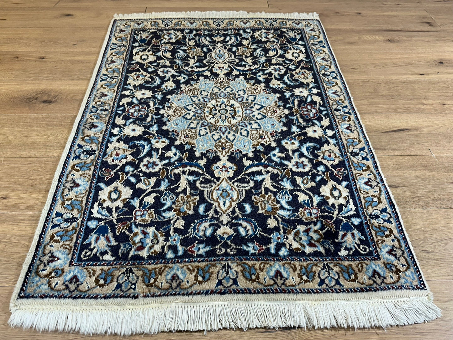 Orientteppich handgeknüpft Nain 167x123 cm Korkwolle Seide