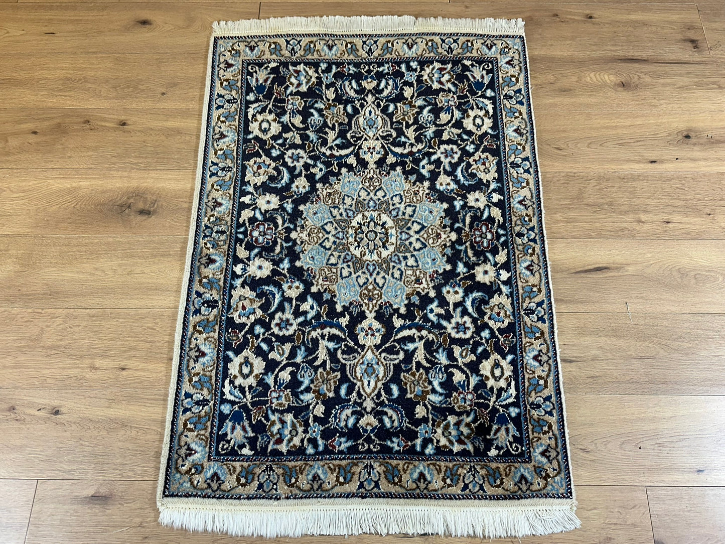 Orientteppich handgeknüpft Nain 167x123 cm Korkwolle Seide