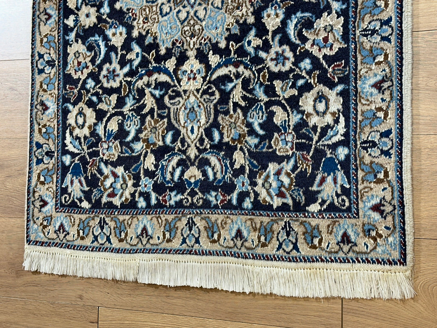Orientteppich handgeknüpft Nain 167x123 cm Korkwolle Seide