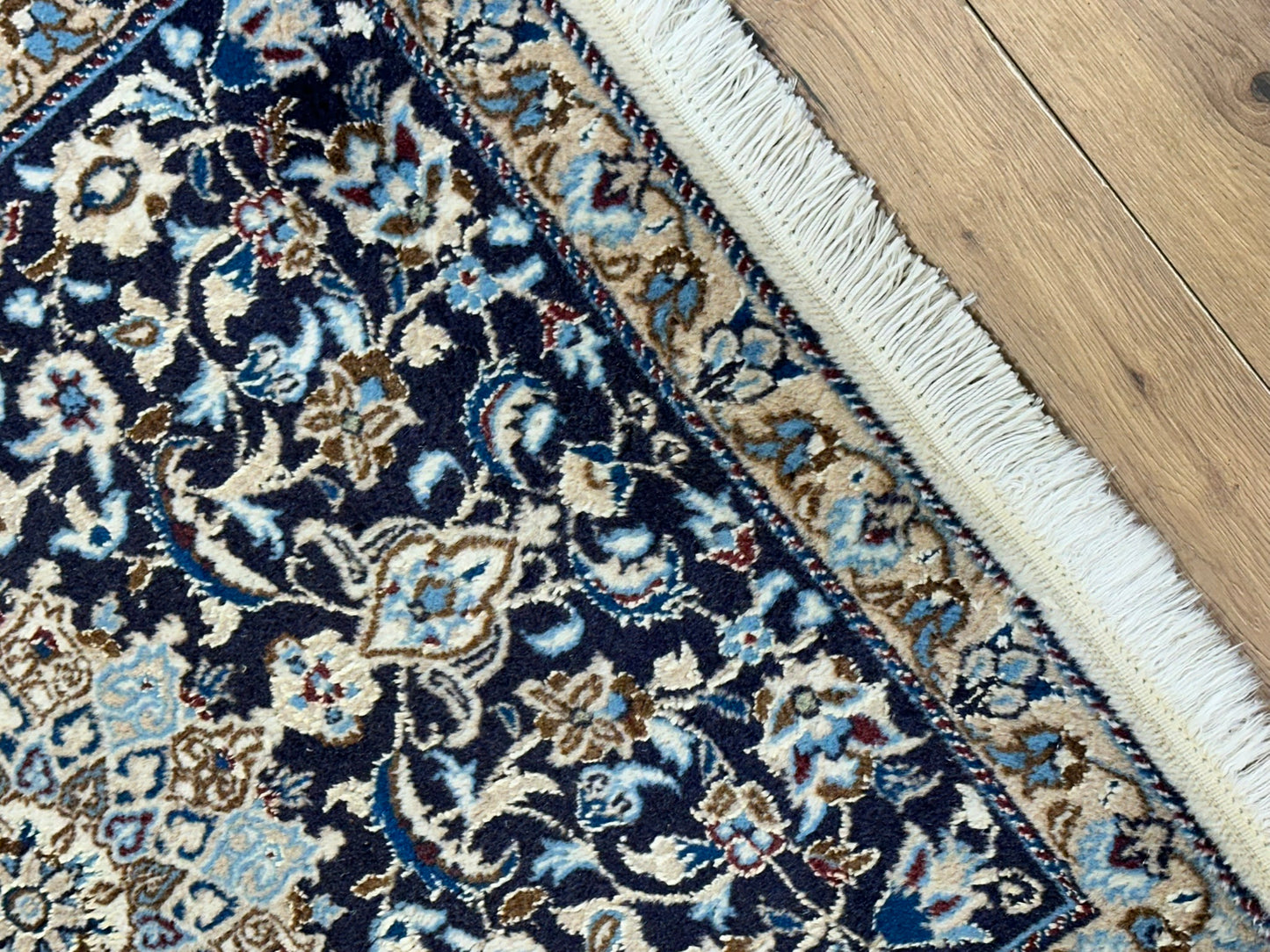 Orientteppich handgeknüpft Nain 167x123 cm Korkwolle Seide