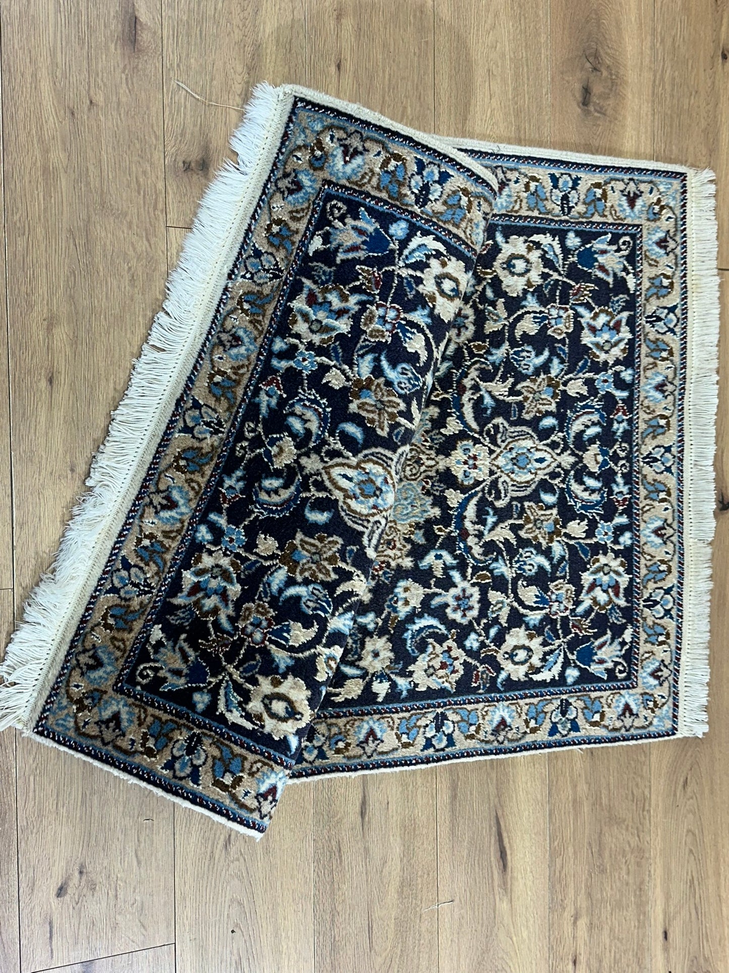 Orientteppich handgeknüpft Nain 167x123 cm Korkwolle Seide