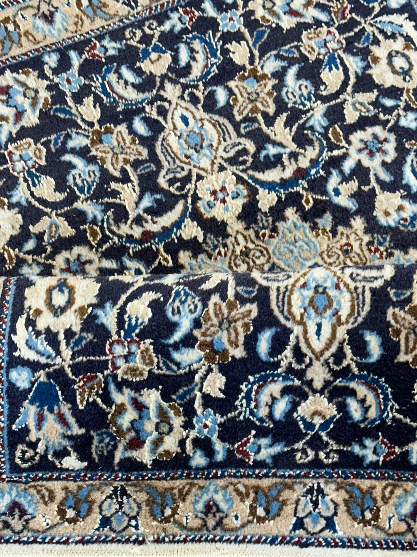 Orientteppich handgeknüpft Nain 167x123 cm Korkwolle Seide