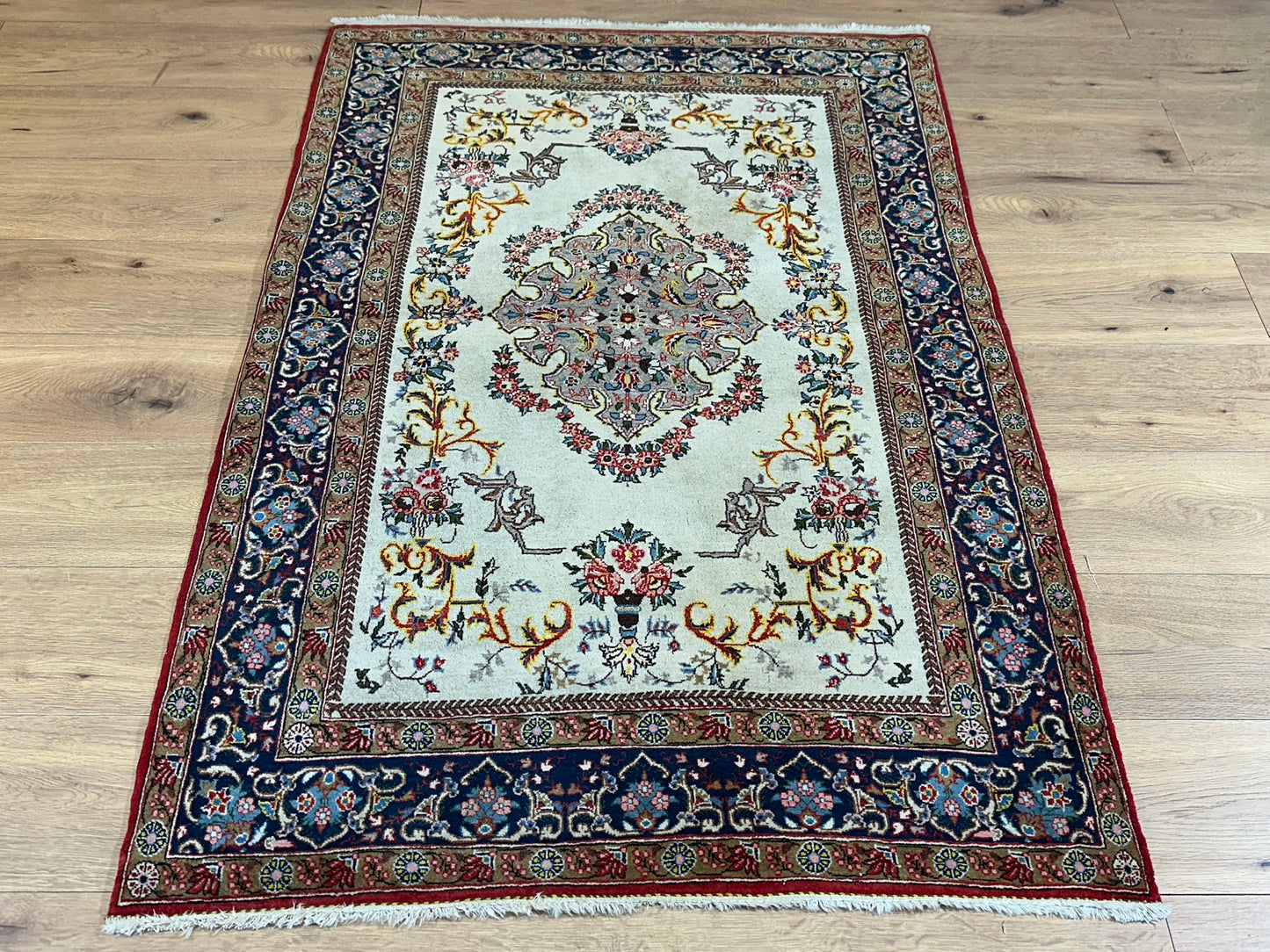 Orientteppich handgeknüpft Ghom 156x107 cm Korkwolle auf Seide
