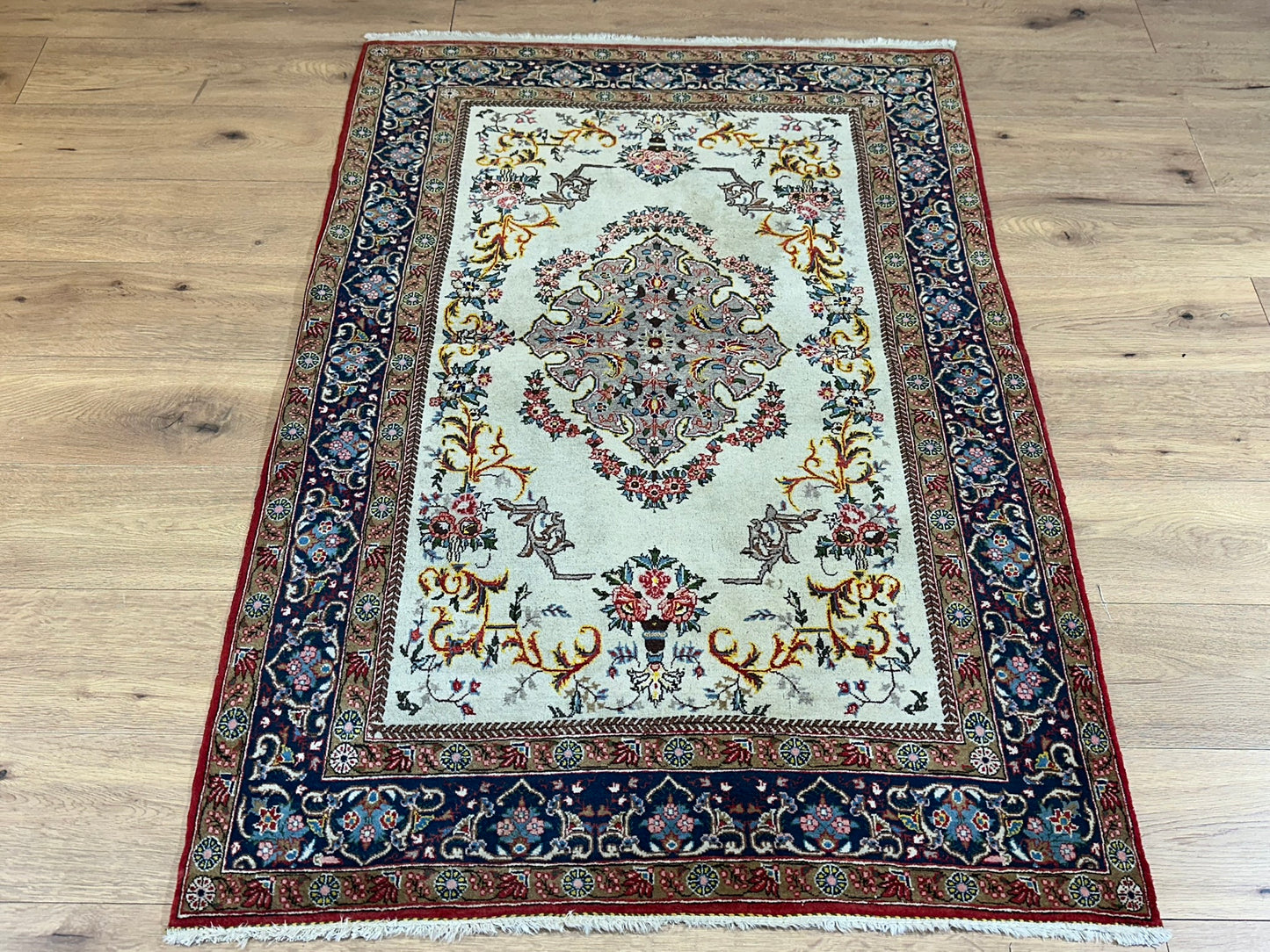Orientteppich handgeknüpft Ghom 156x107 cm Korkwolle auf Seide