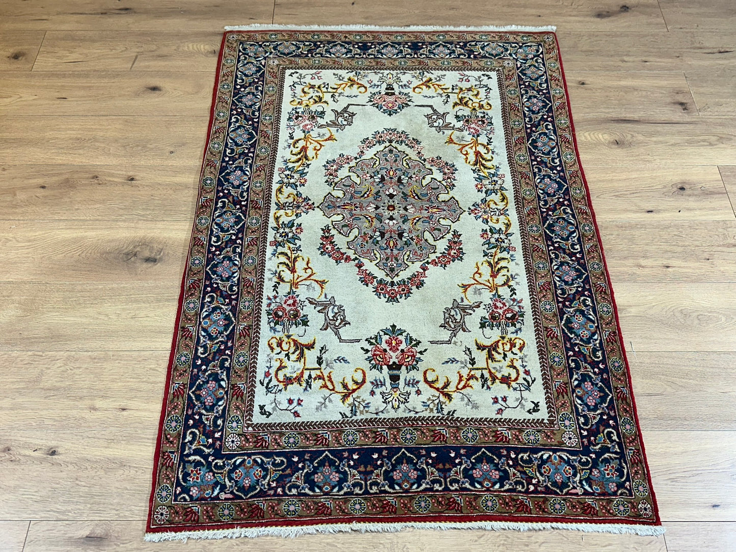 Orientteppich handgeknüpft Ghom 156x107 cm Korkwolle auf Seide