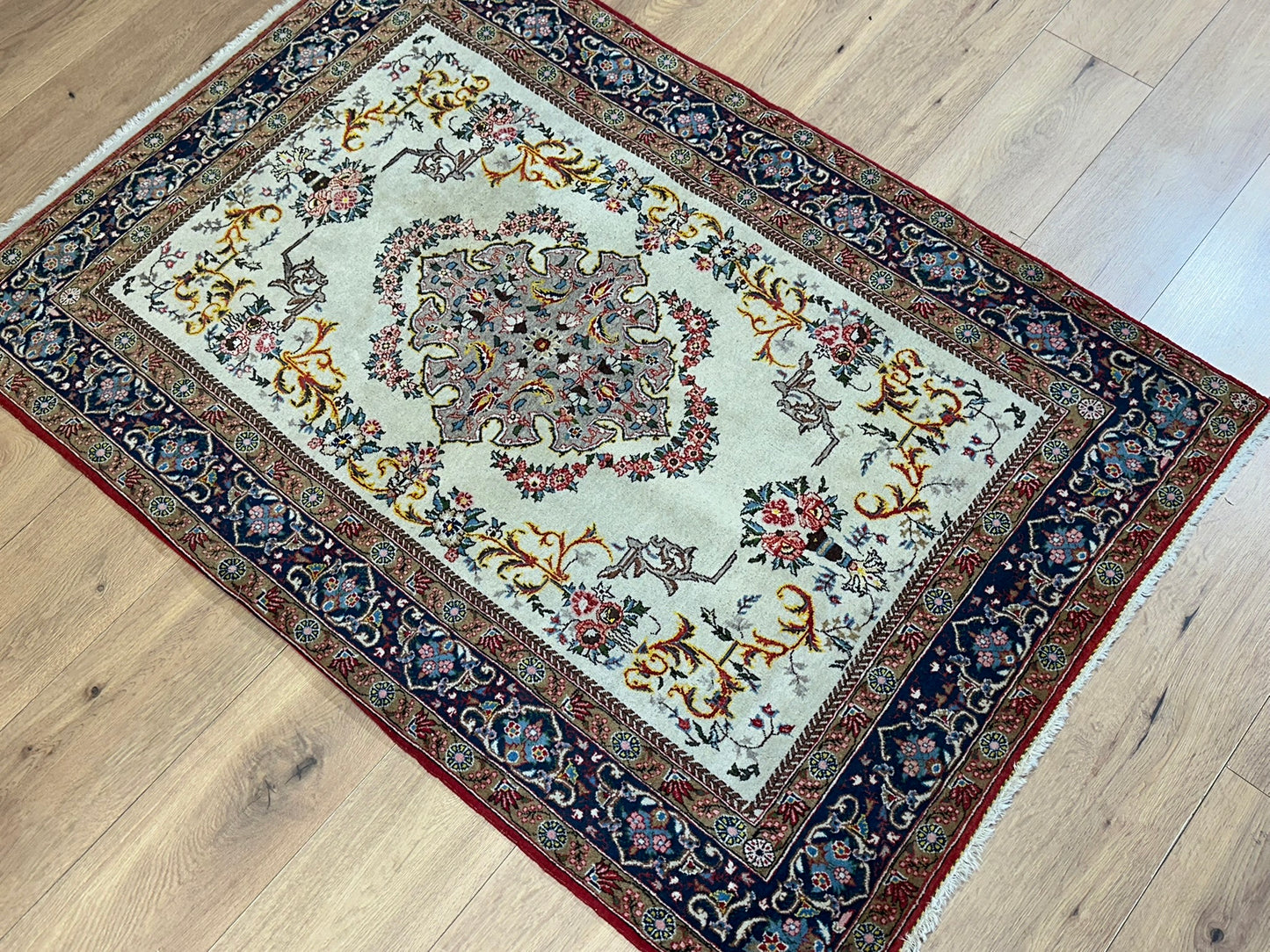 Orientteppich handgeknüpft Ghom 156x107 cm Korkwolle auf Seide