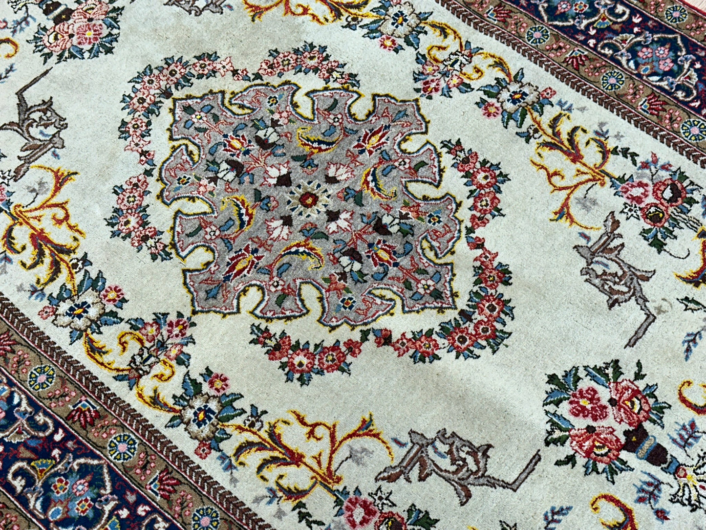 Orientteppich handgeknüpft Ghom 156x107 cm Korkwolle auf Seide