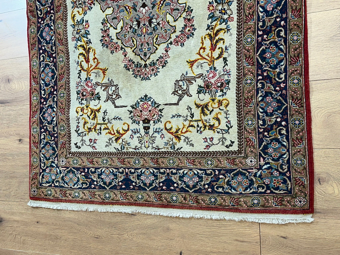 Orientteppich handgeknüpft Ghom 156x107 cm Korkwolle auf Seide