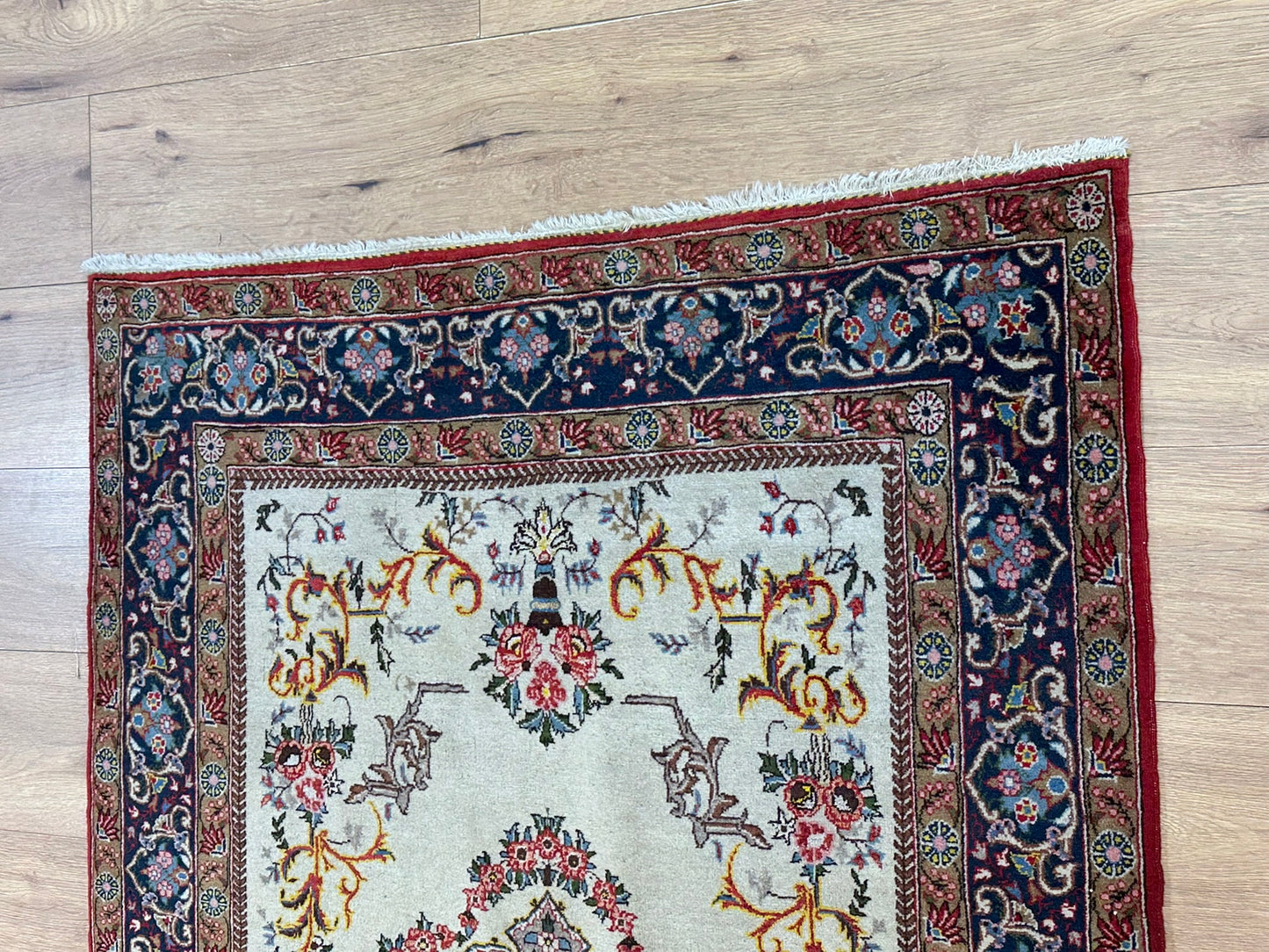 Orientteppich handgeknüpft Ghom 156x107 cm Korkwolle auf Seide