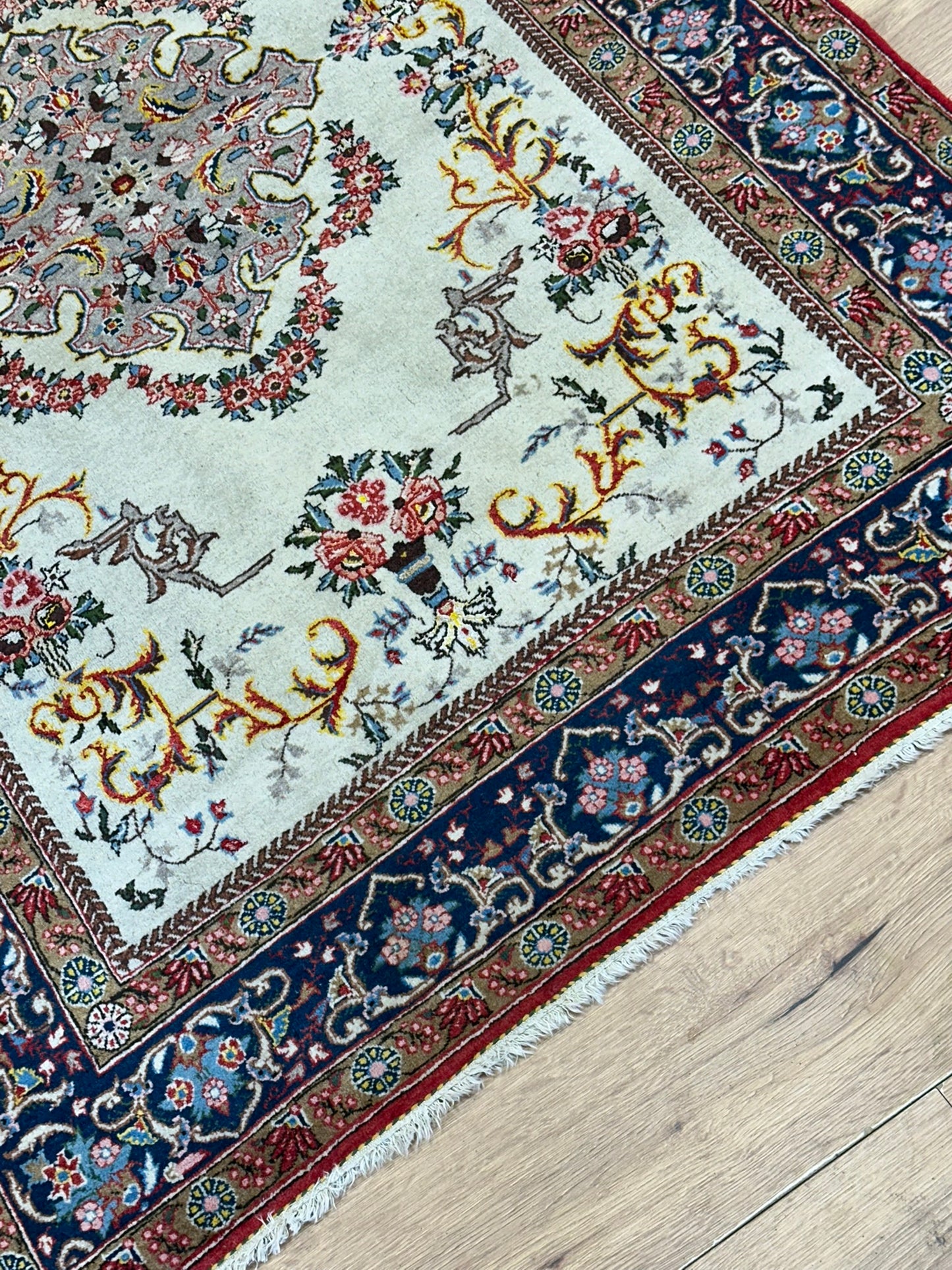 Orientteppich handgeknüpft Ghom 156x107 cm Korkwolle auf Seide