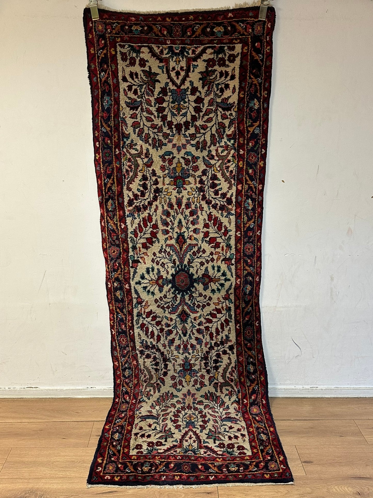 Orientteppich handgeknüpft Sarough Louvre 246x80 cm