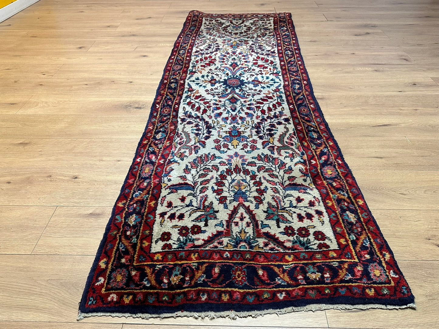 Orientteppich handgeknüpft Sarough Louvre 246x80 cm