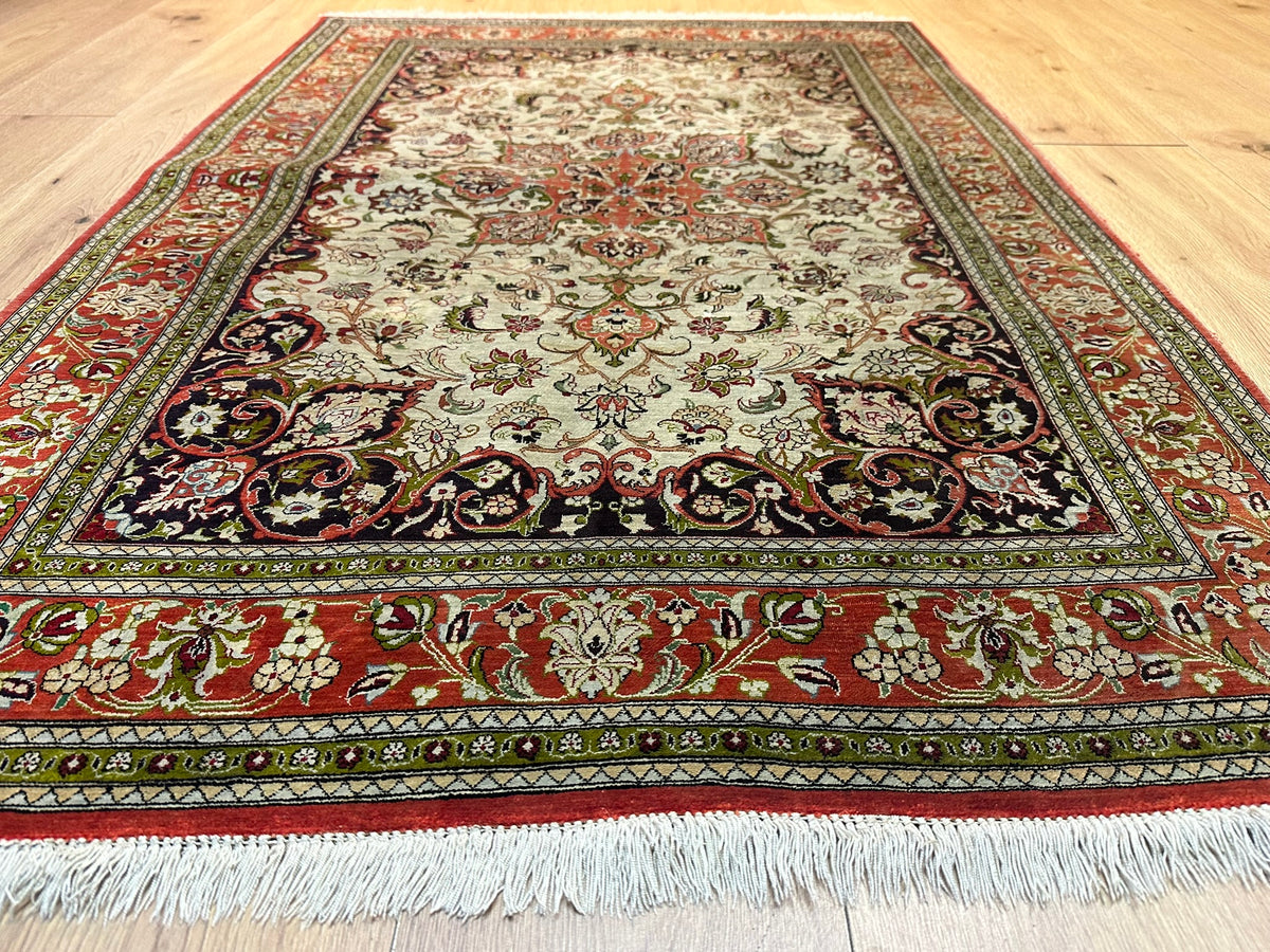 Orientteppich handgeknüpft Ghom Seide 157x105 cm