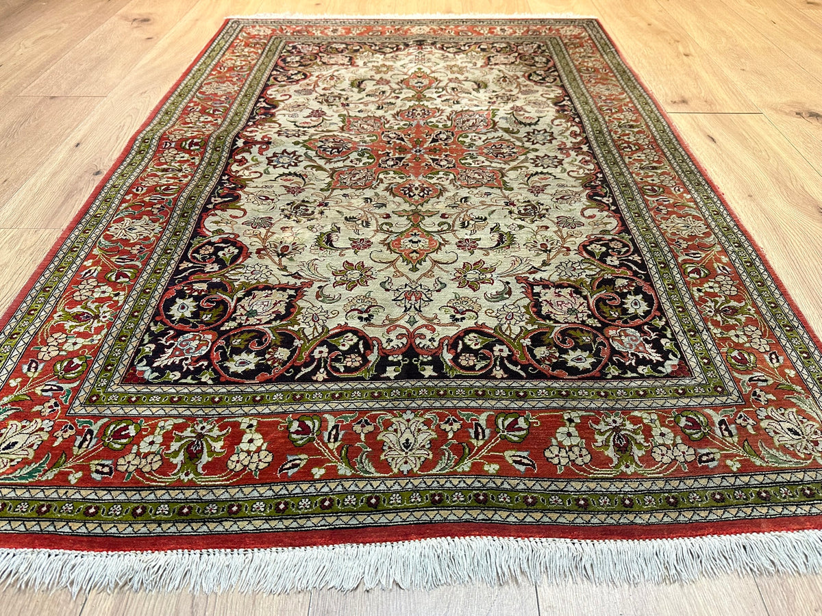 Orientteppich handgeknüpft Ghom Seide 157x105 cm