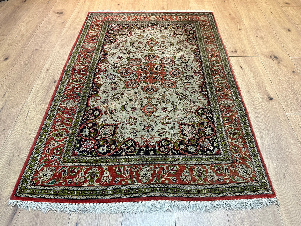Orientteppich handgeknüpft Ghom Seide 157x105 cm