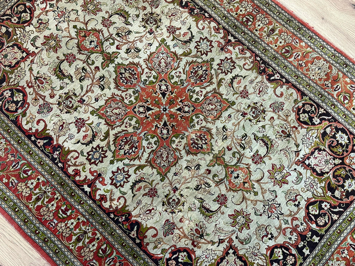 Orientteppich handgeknüpft Ghom Seide 157x105 cm