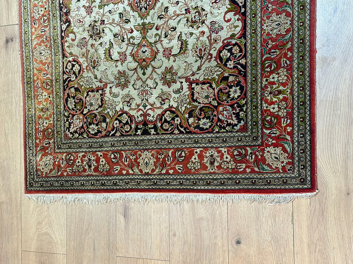 Orientteppich handgeknüpft Ghom Seide 157x105 cm