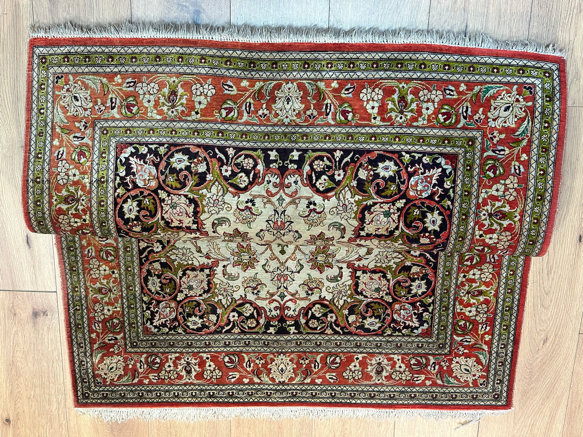 Orientteppich handgeknüpft Ghom Seide 157x105 cm