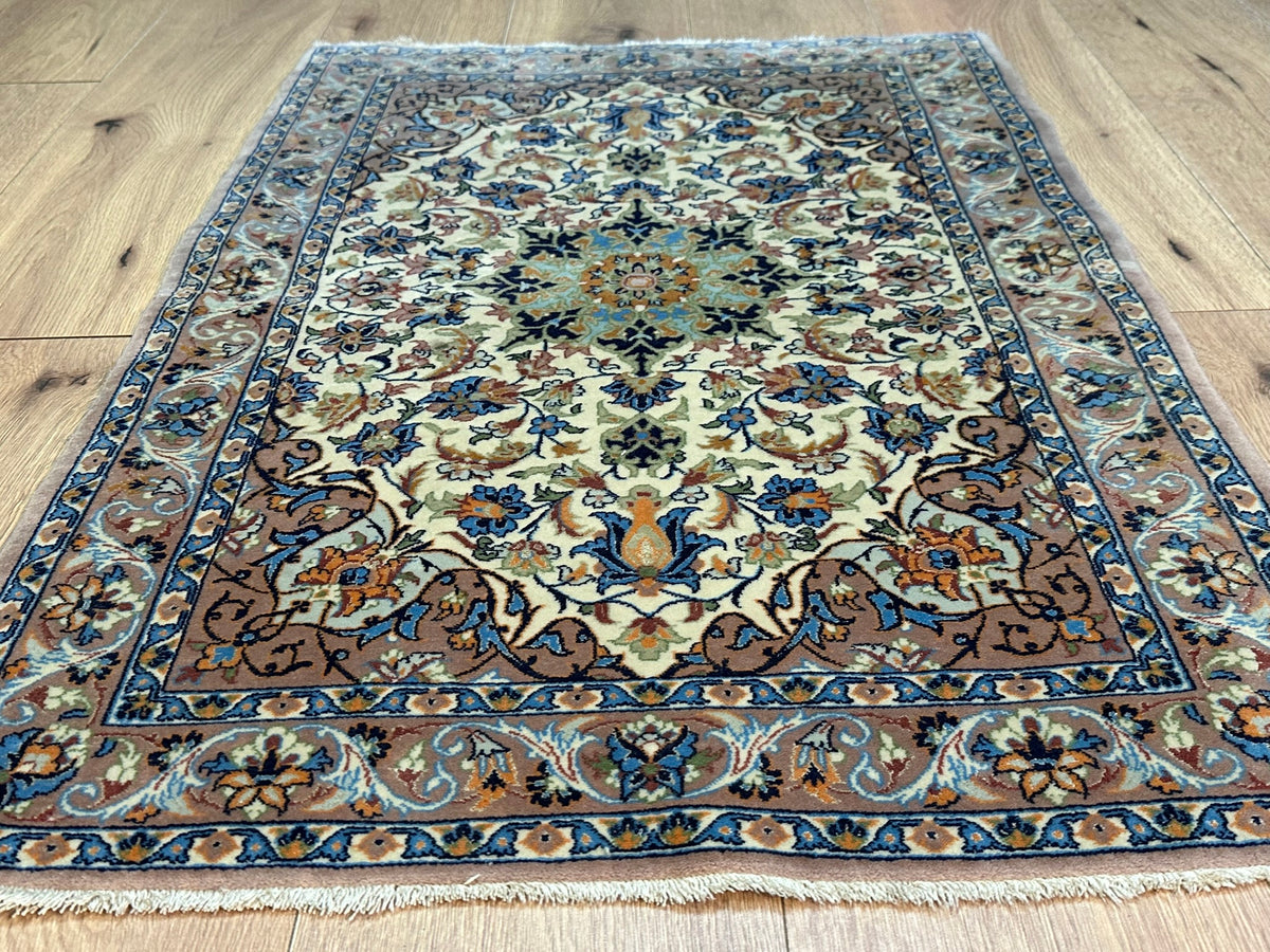 Orientteppich handgeknüpft Nain mit Seide 100x70 cm