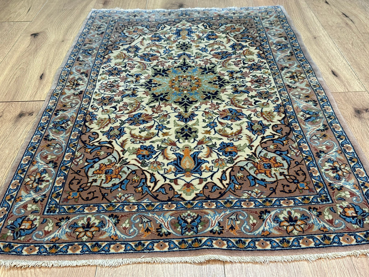 Orientteppich handgeknüpft Nain mit Seide 100x70 cm