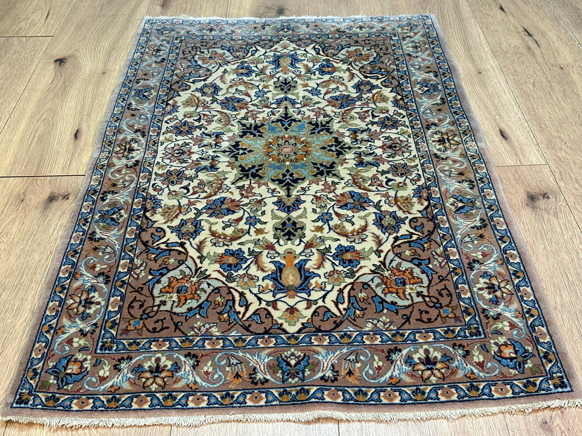 Orientteppich handgeknüpft Nain mit Seide 100x70 cm