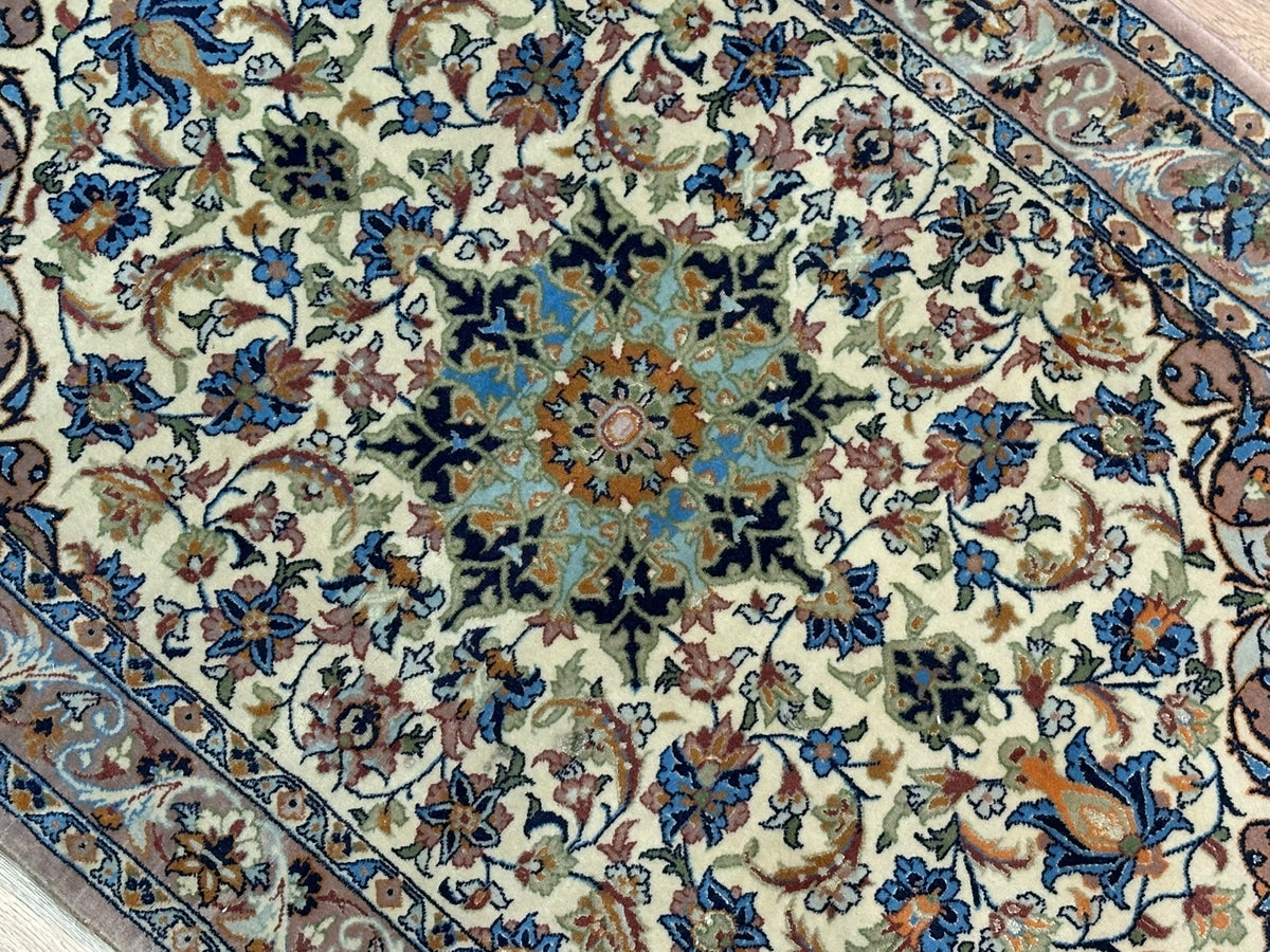 Orientteppich handgeknüpft Nain mit Seide 100x70 cm