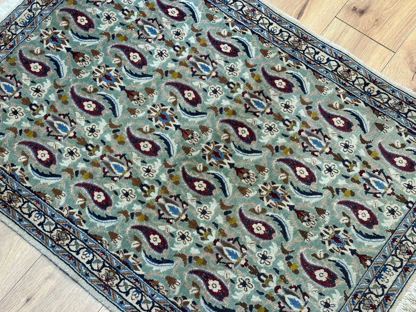 Orientteppich handgeknüpft Nain mit Seide 125x90 cm