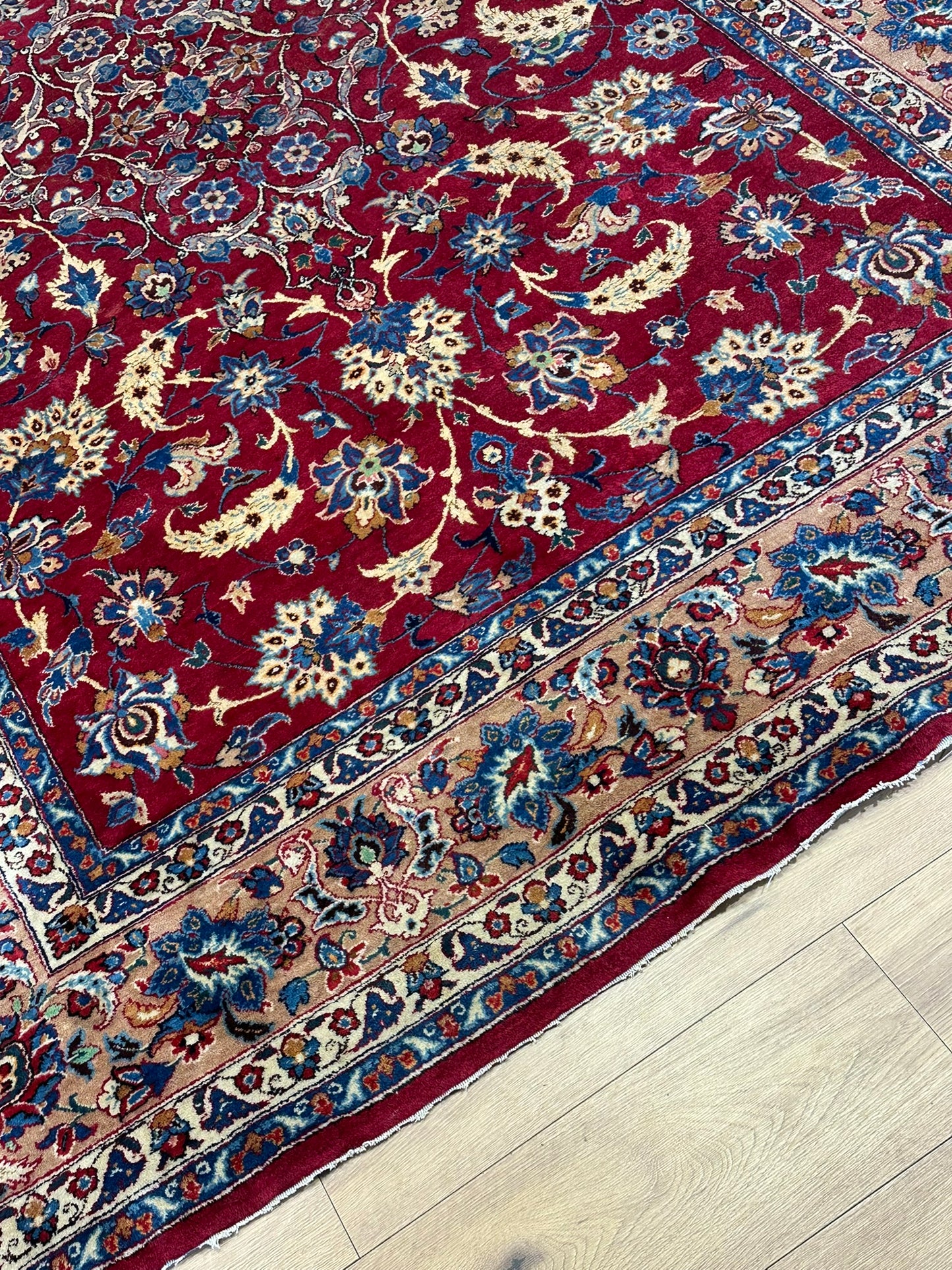 Orientteppich handgeknüpft Isfahan Korkwolle 300x200 cm