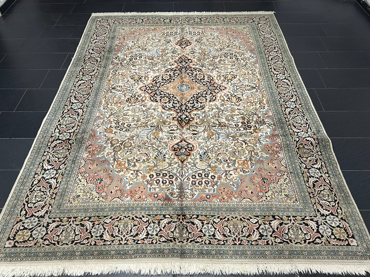 Orientteppich handgeknüpft Kaschmir Seide 305x201 cm