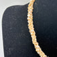 Halskette mit weißen Biwa-Perlen mit silbernem Verschluss