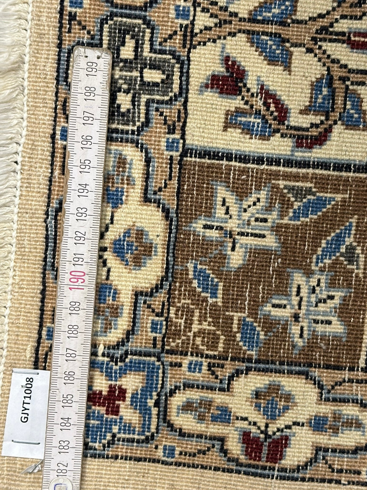 Orientteppich handgeknüpft Nain mit Seide 270x170 cm