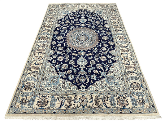 Orientteppich handgeknüpft Nain mit Seide 310x200 cm