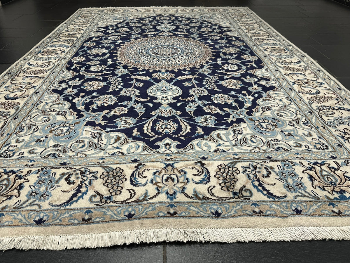 Orientteppich handgeknüpft Nain mit Seide 310x200 cm