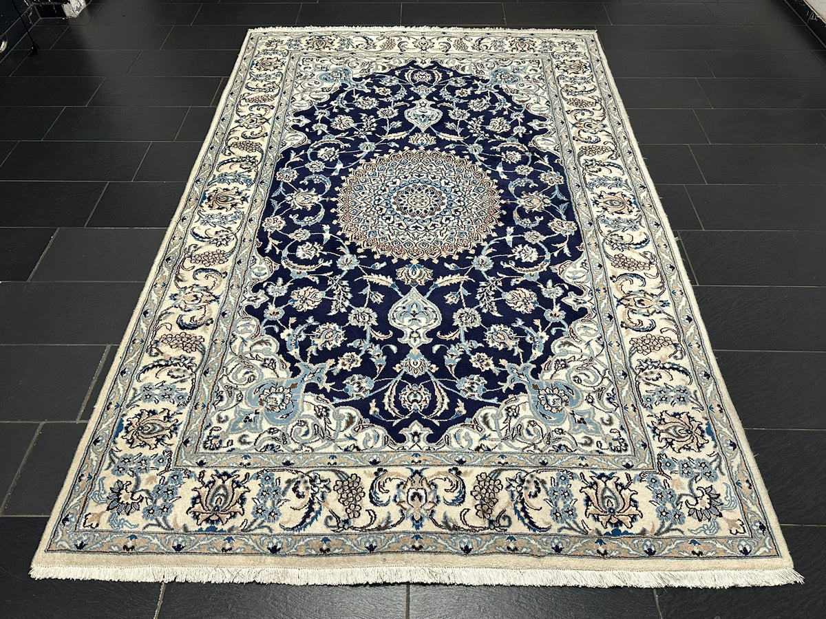 Orientteppich handgeknüpft Nain mit Seide 310x200 cm