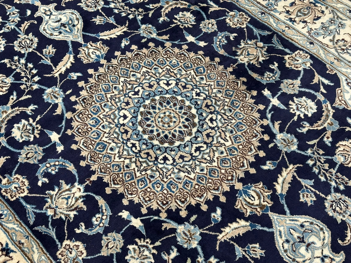 Orientteppich handgeknüpft Nain mit Seide 310x200 cm