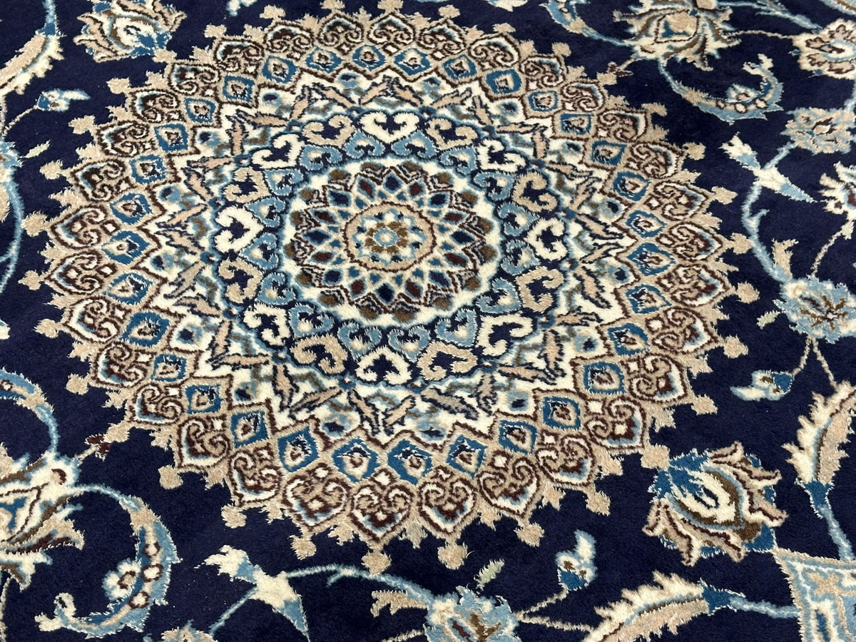Orientteppich handgeknüpft Nain mit Seide 310x200 cm