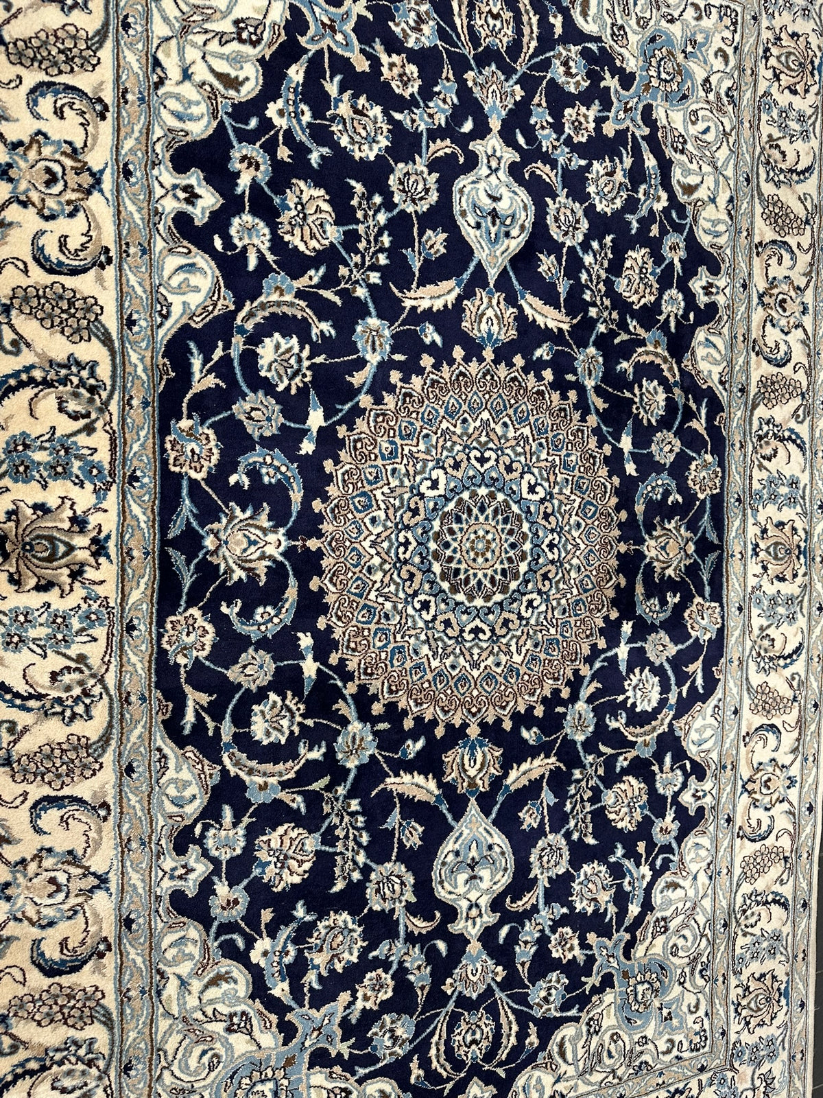 Orientteppich handgeknüpft Nain mit Seide 310x200 cm