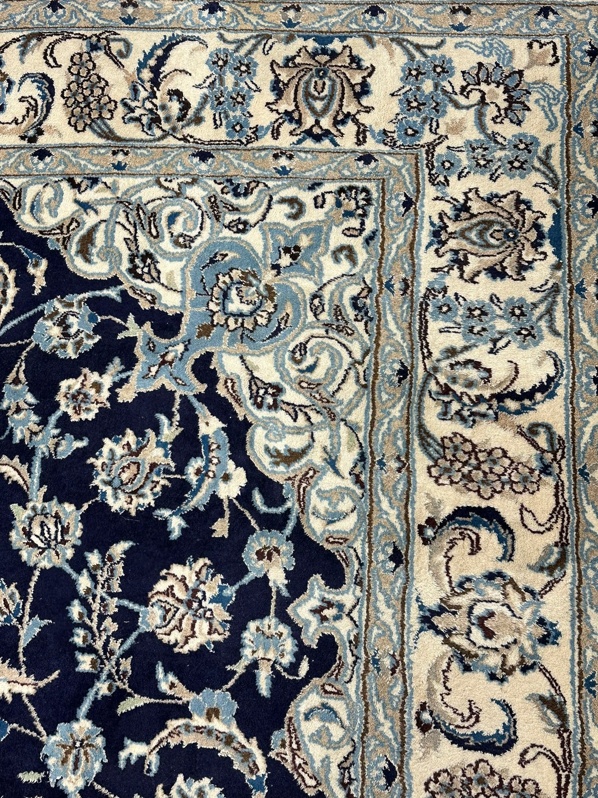 Orientteppich handgeknüpft Nain mit Seide 310x200 cm