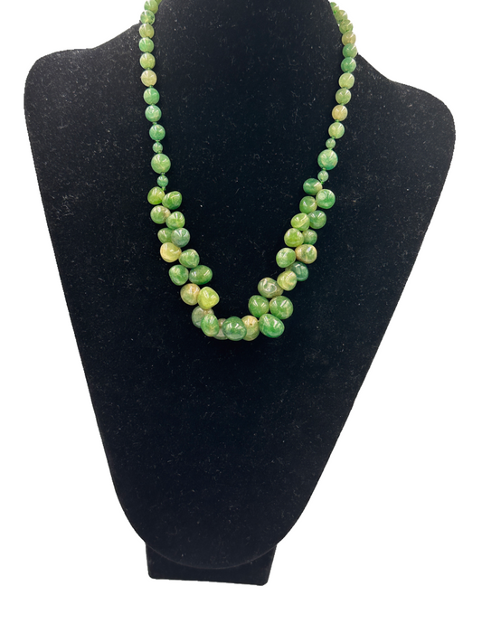 Chinesische Vintage Jade Perlenkette mit goldfarbenem Verschluss